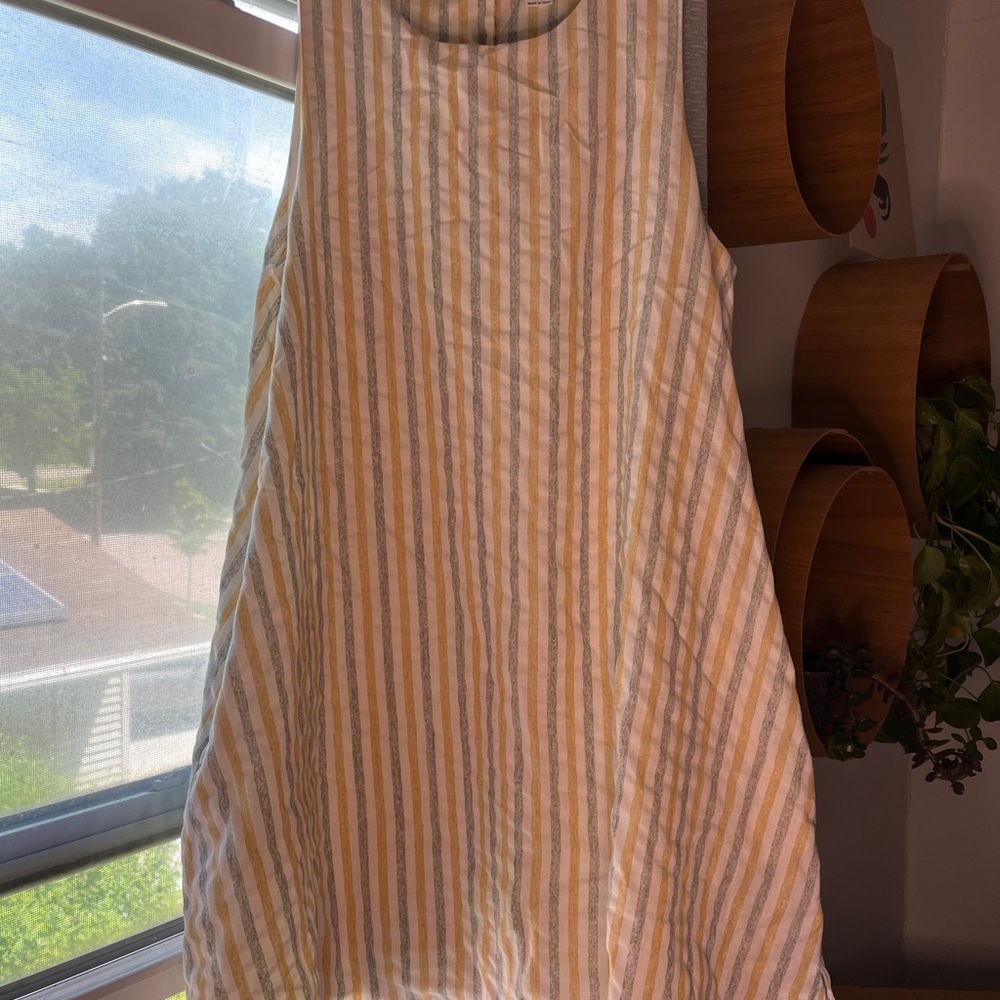 A-line dress with pockets! Buttons on the back.